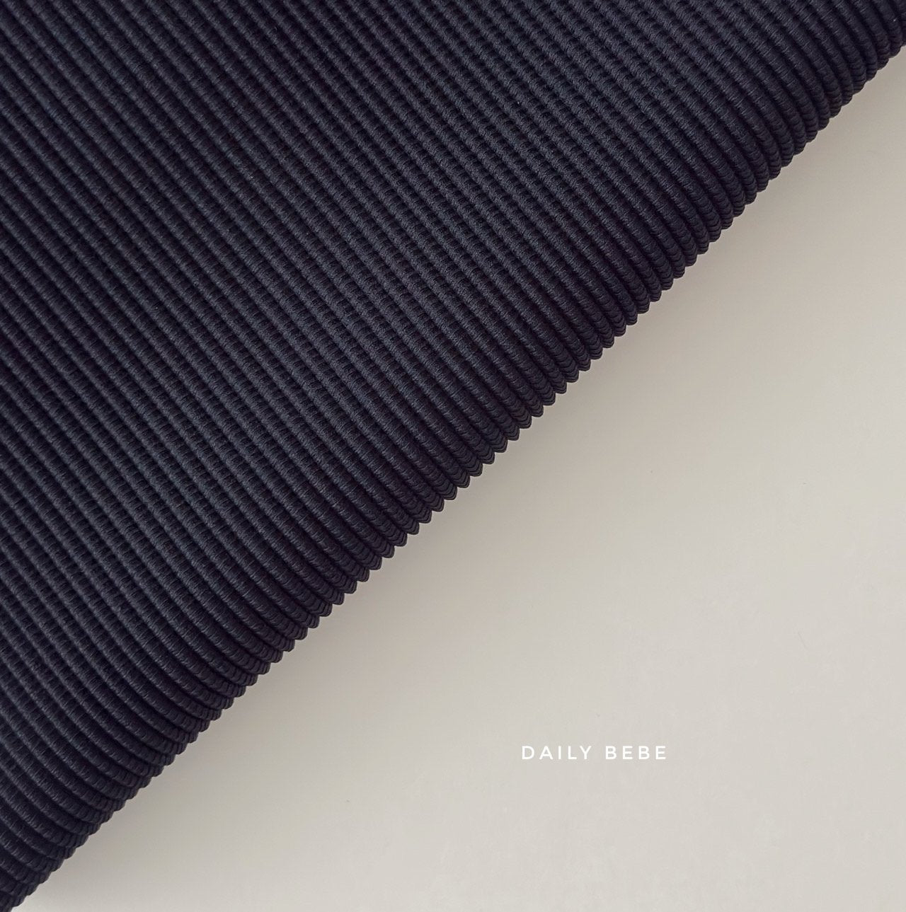 [Preorder] Contrast Pleated Set