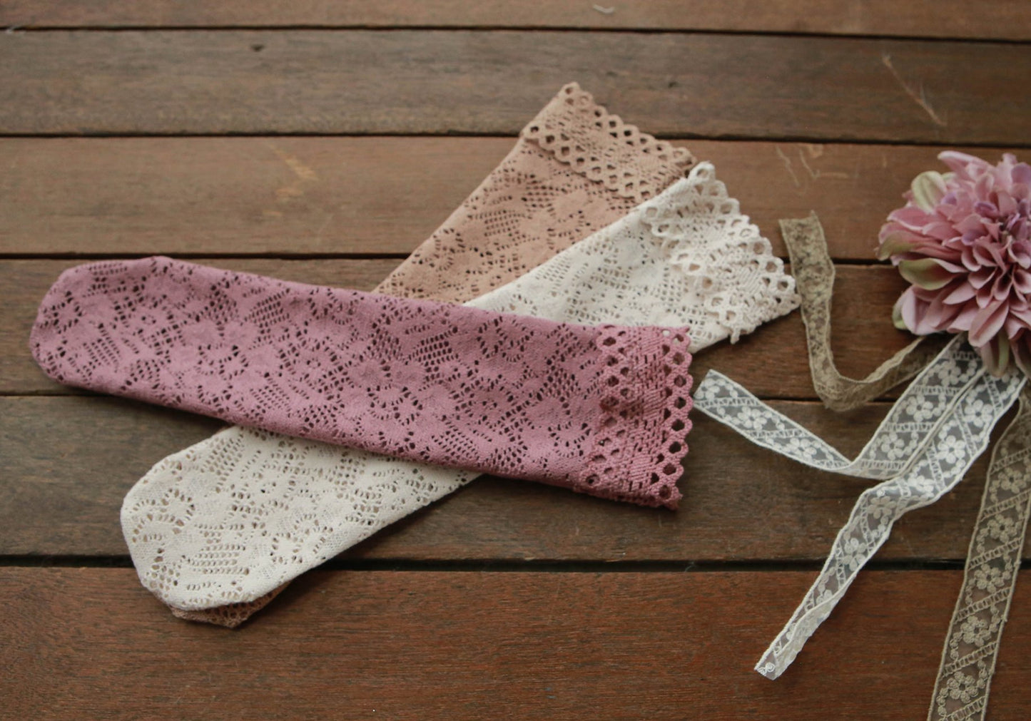 Jay Lace Kneesocks